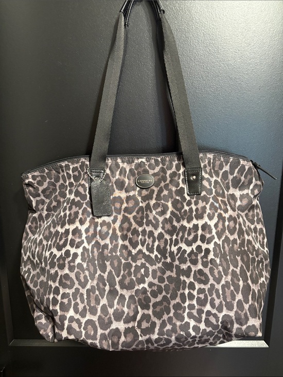 Coach Handbags - Coach weekender bag euc